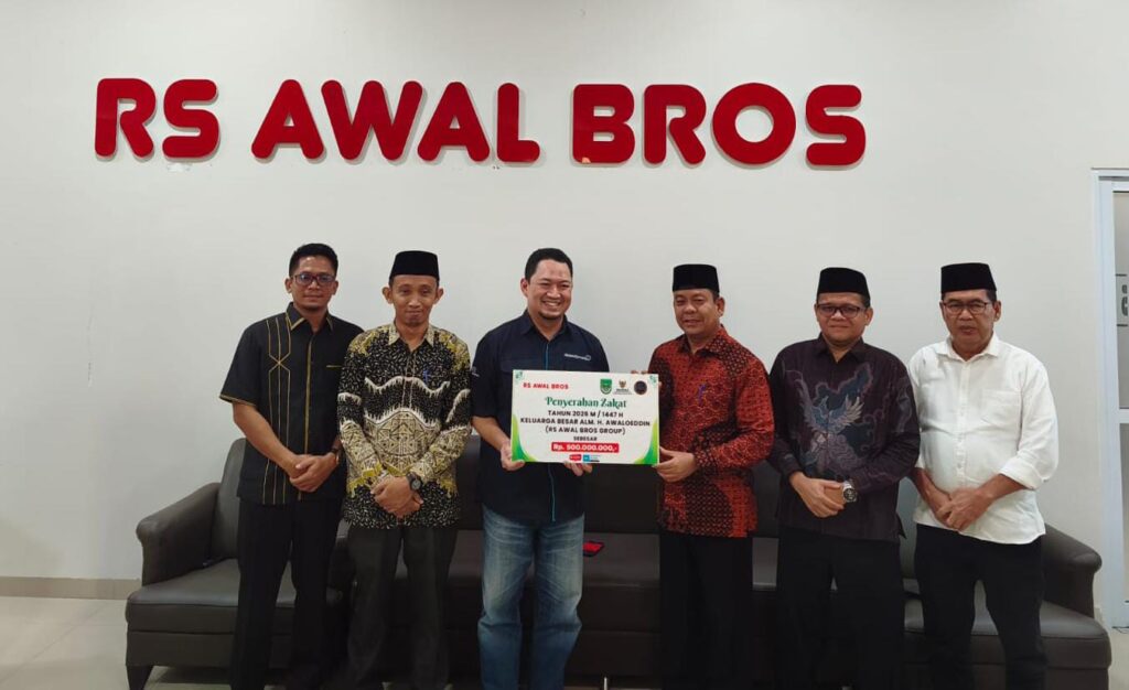 Amanah Almarhum Awaluddin, RS Awal Bros Ujung Batu Salurkan Zakat Mal Rp500 Juta untuk Warga Rohul