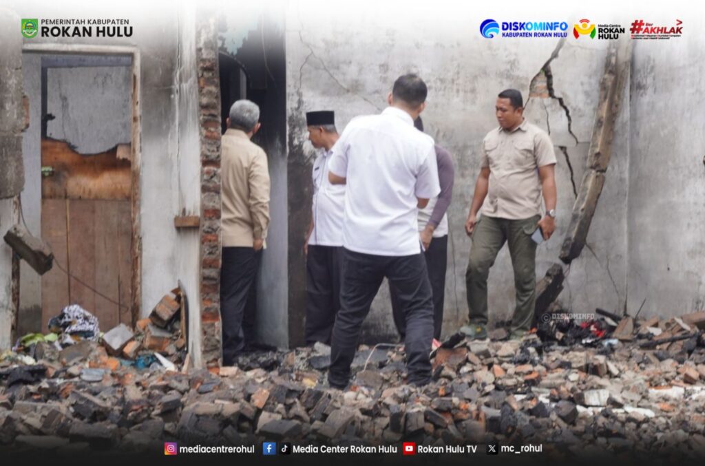 Tanpa Menunggu Lama, Bupati Anton Hadir untuk Korban Kebakaran di Lenggopan