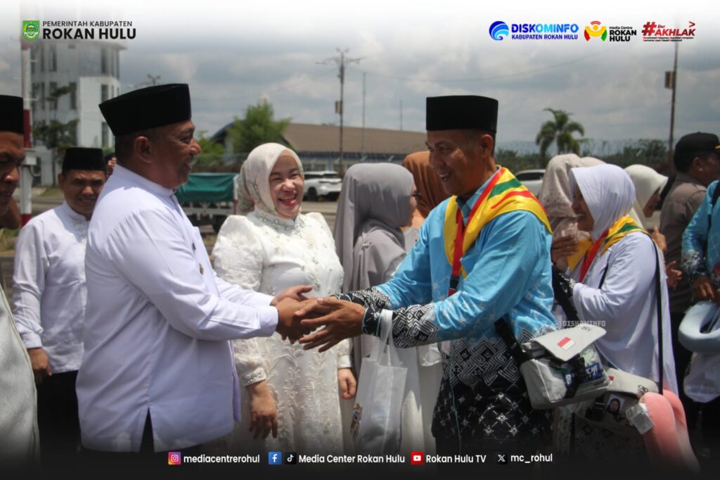 Dengan Doa dan Harapan, Bupati Anton Berangkatkan JCH 2026 dari Tuanku Tambusai