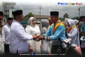 Dengan Doa dan Harapan, Bupati Anton Berangkatkan JCH 2026 dari Tuanku Tambusai