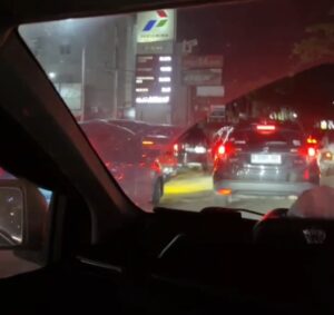 Antrean Panjang di SPBU Jalan Riau Pekanbaru, Warga Harap Ada Solusi Cepat
