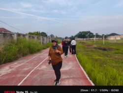 Minggu Sehat di Stadion M. Djamin Ujung Batu, Bu Sekcam Nurmi Jalan Santai Bersama Warga